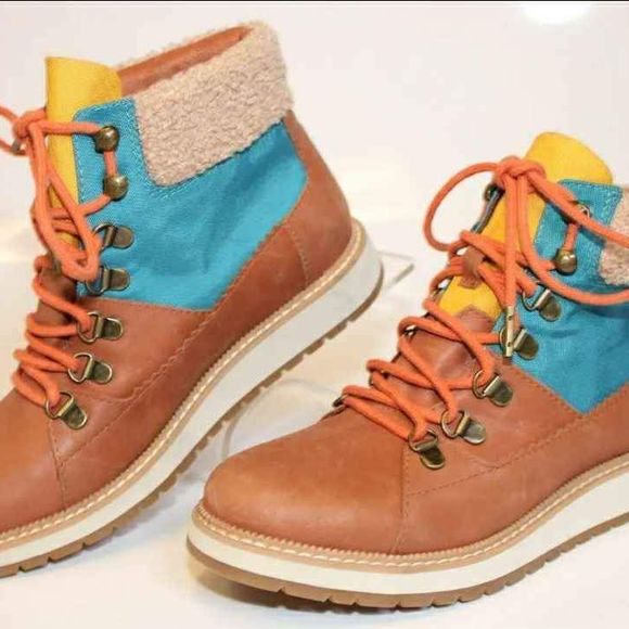 NEW TOMS Mesa NEW Womens Waterproof Hazel Leather Cuffed Ankle Boots Size 6 - Picture 1 of 10